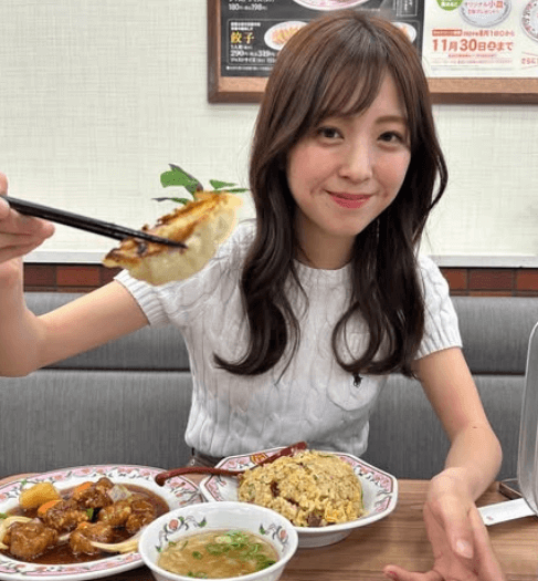 「何故そんなに沢山食べてもスタイルバツグンなの？」サッカー美女キャスター、” お腹空いてくるでしょ・ショット”にファン陶酔！