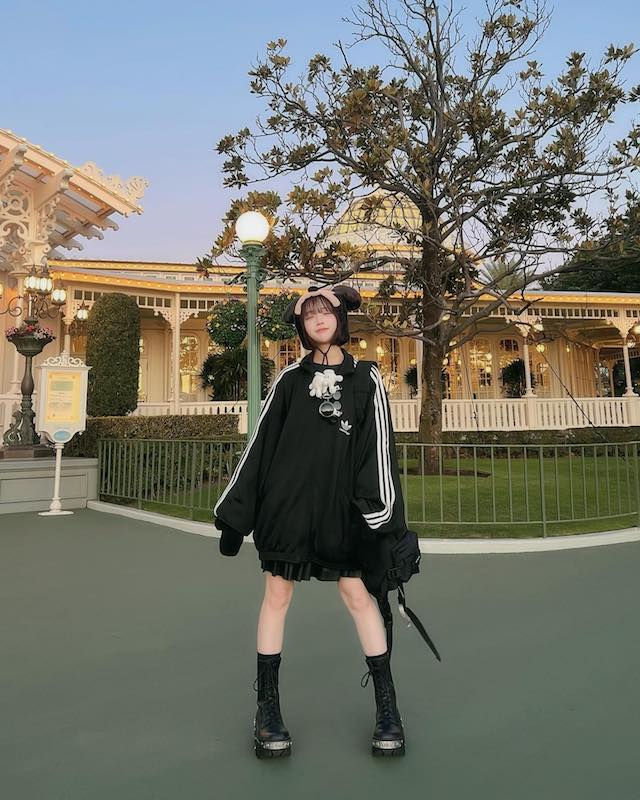 なえなのがディズニーコーデを披露！スタイルの良さに注目集まる👀