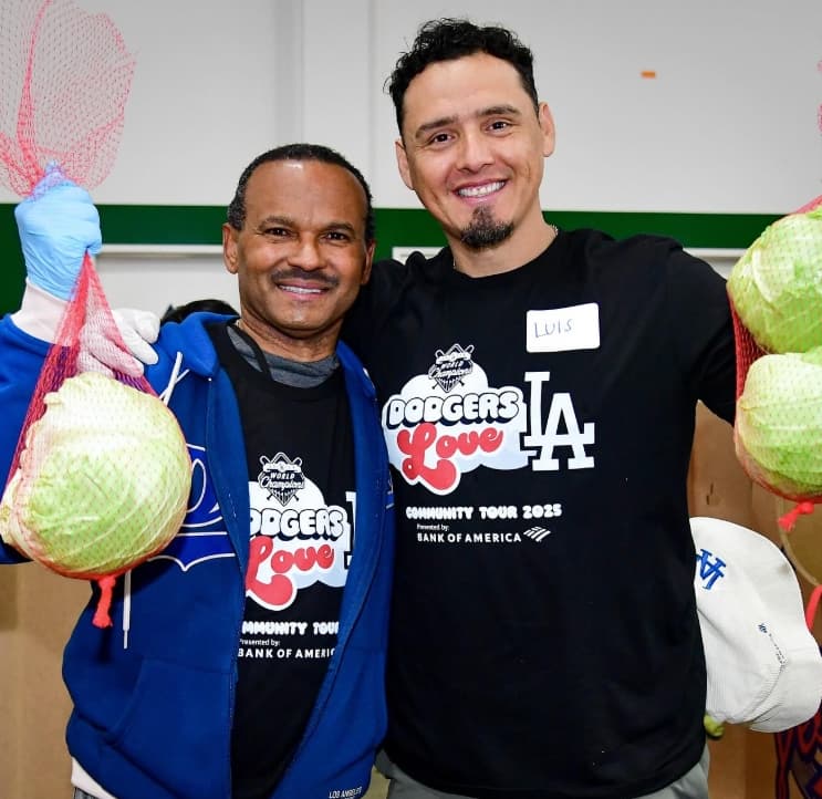 ドジャースがLAに恩返し！フロントスタッフ＆解説者が被災者支援