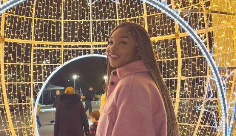 オコエ桃仁花、イルミネーションを背景にパシャリ📸ヨーロッパでの初クリスマス🎄💝