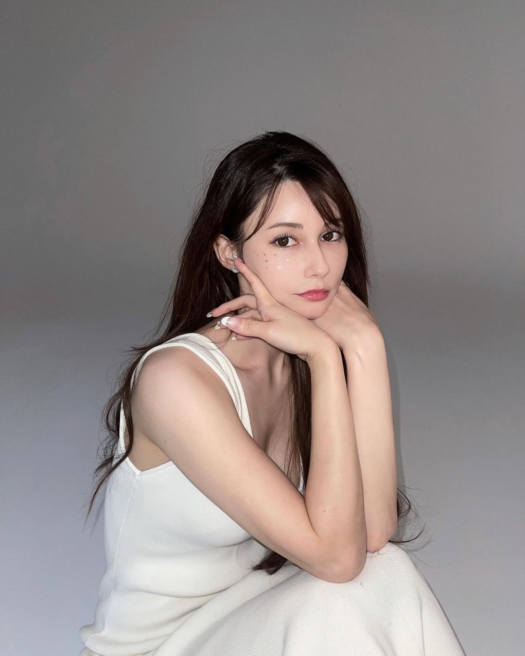 ファン歓喜! ダレノガレ明美  撮影のオフショットを公開!