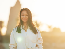 高橋メアリージュン、エジプトでの神秘的なショット公開！「心の中に光を」