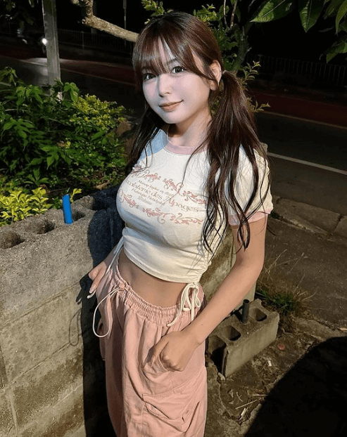 「可愛い過ぎるよぉ〜」あの人気レースクイーン、夜の私服＆激惚れツインテショットを披露！ファンうっとり