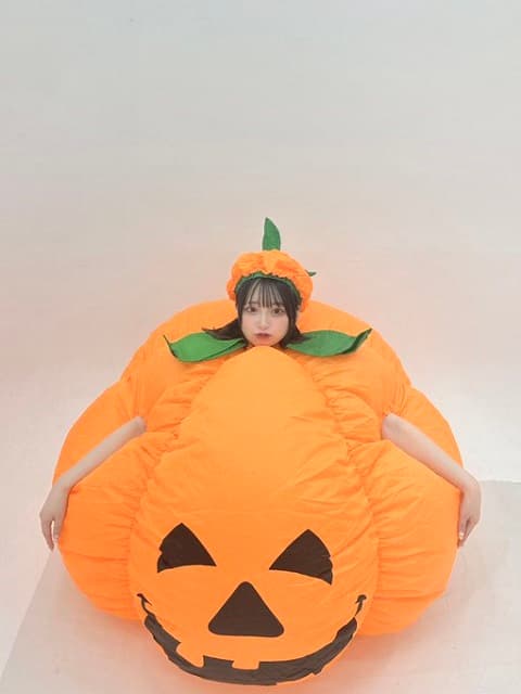 「もちもちぷよぷよ可愛い」アイドルのカボチャ姿が面白すぎてファン爆笑