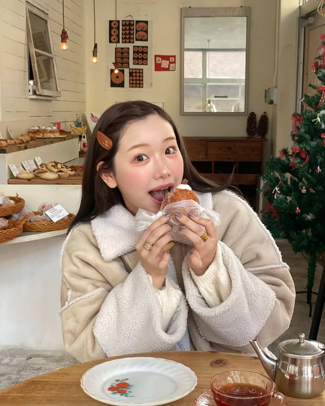 大人気YouTuber・きりまる、仲良しな友達とカフェ活を楽しむ！