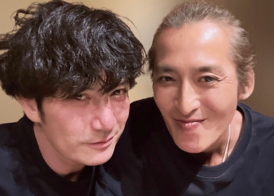 大沢樹生、佐藤アツヒロとの笑顔2ショット公開　楽しい鉄板焼きディナーの夜
