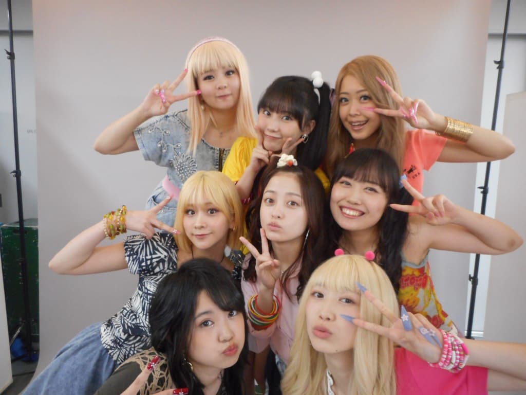 橋本環奈がギャル化！？主演の朝ドラ『おむすび』メンバーの仲良しショットが話題！