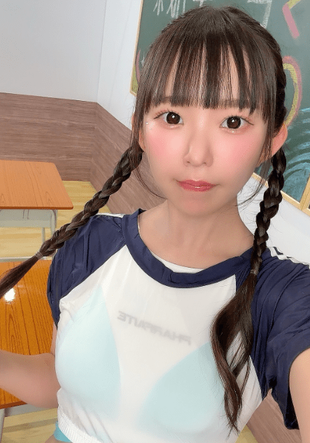 グラドルプロ雀士・長澤茉里奈、チビT体操服のへそチラセクシーショットで「おはよう」