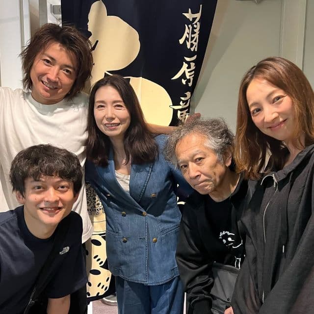 高橋ひとみ、彩の国さいたま芸術劇場で「マクベス」を観劇！終演後に藤原竜也らハリポタチームでパシャリ！