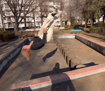 「髪色も技も大好きです」団地での絶技ムービーを披露したパルクール女子！凄ワザにファン魅了される