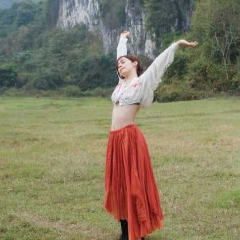 小池里奈が3連休終了を報告！チラ見えおへそのショットにファン悶絶！