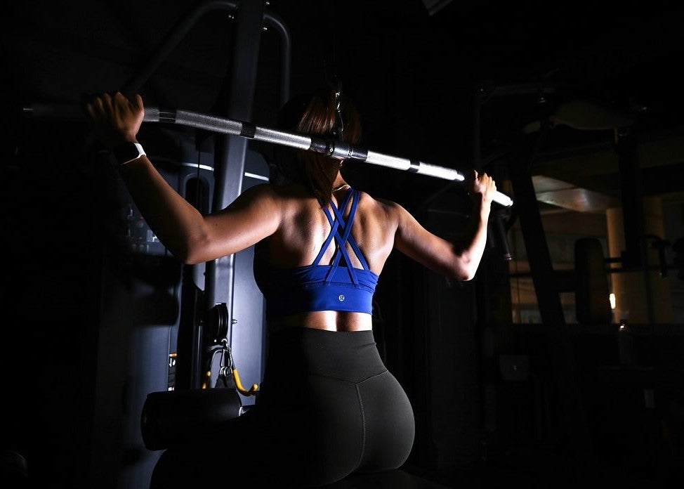 美しすぎるテニスプレーヤーが「背筋がイケメンすぎる」とファン歓喜のトレーニングシーンを公開！鍛えられた曲線美に視線釘付け