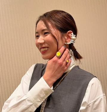 古賀紗理那　サインの秘密！？実は、、謙遜の意味で裏面に書いてました笑 　とあるイベントで久しぶりにサイン