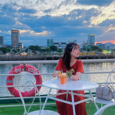 「きれいなお姉さんすぎる」日向坂46の人気メンバーが写真集のオフショットを公開