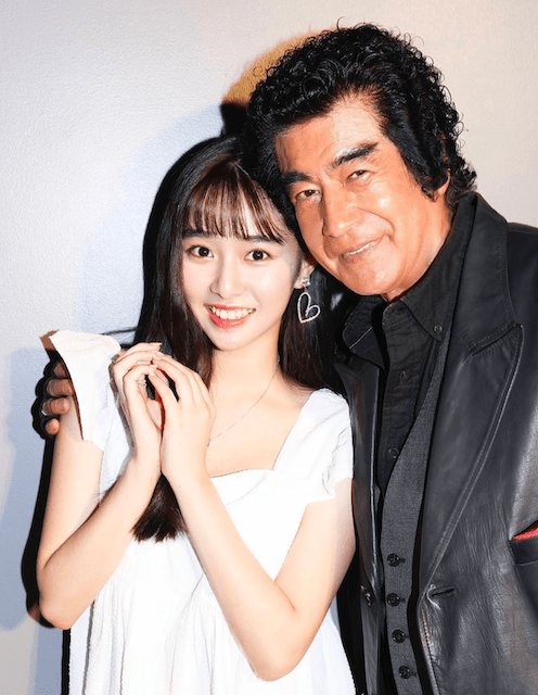 藤岡弘、の三女・藤岡舞衣が父とのツーショットを公開！「素敵な親子」