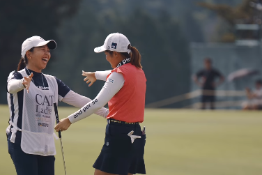 「歓喜のバーディー」櫻井心那、2年ぶりVでツアー通算5勝目！CATレディースを制す