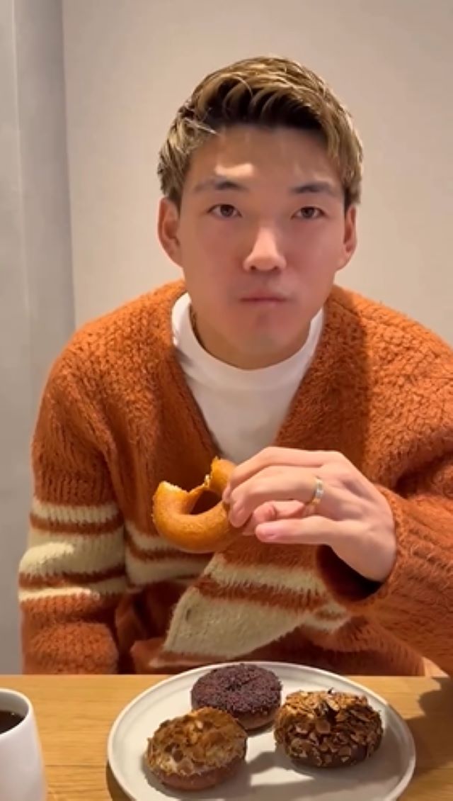 リラックスモード全開！堂安律のご褒美は〇〇〇〇