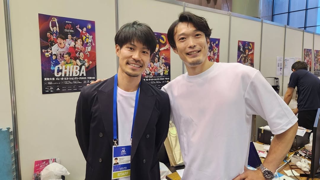 「最高すぎるツーショット」関田誠大と深津旭弘がVNL千葉の会場に登場