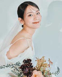 人気モデル 映像ディレクターとの結婚発表で話題に ウェディングドレスショットに熱視線