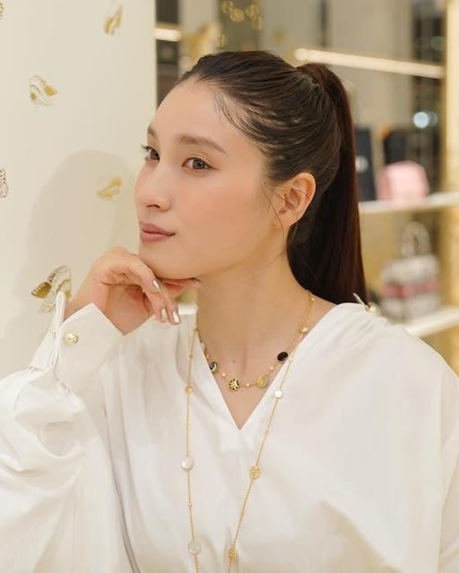 土屋太鳳、ディオールのアクセサリーに夢中❣️「とにかく、とにかく、 とにかく可愛いのです😍💕✨️」