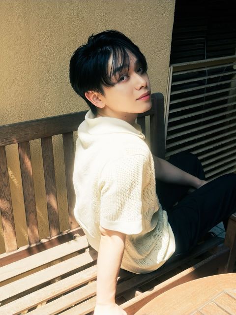 この振り返り方はズルいって！俳優・宮世琉弥の最新ショットが「もう大好き！」と話題に！