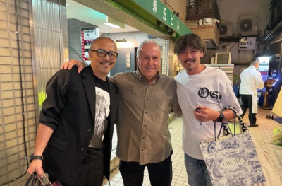 「バッタリ会いました」サッカー界のレジェンドたちが奇跡のスリーショット