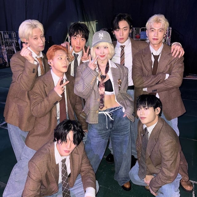 「女王様のよう」TWICEモモ イケメンダンサー達に囲まれた写真が話題に