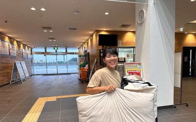 パラカヌー・瀬立モニカ お気に入りの枕でリラックス