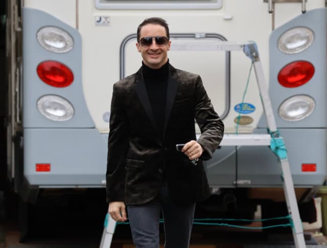 元JRA騎手の藤井勘一郎、偶然出会ったルメール騎手を「激写」するもマトリックス感？