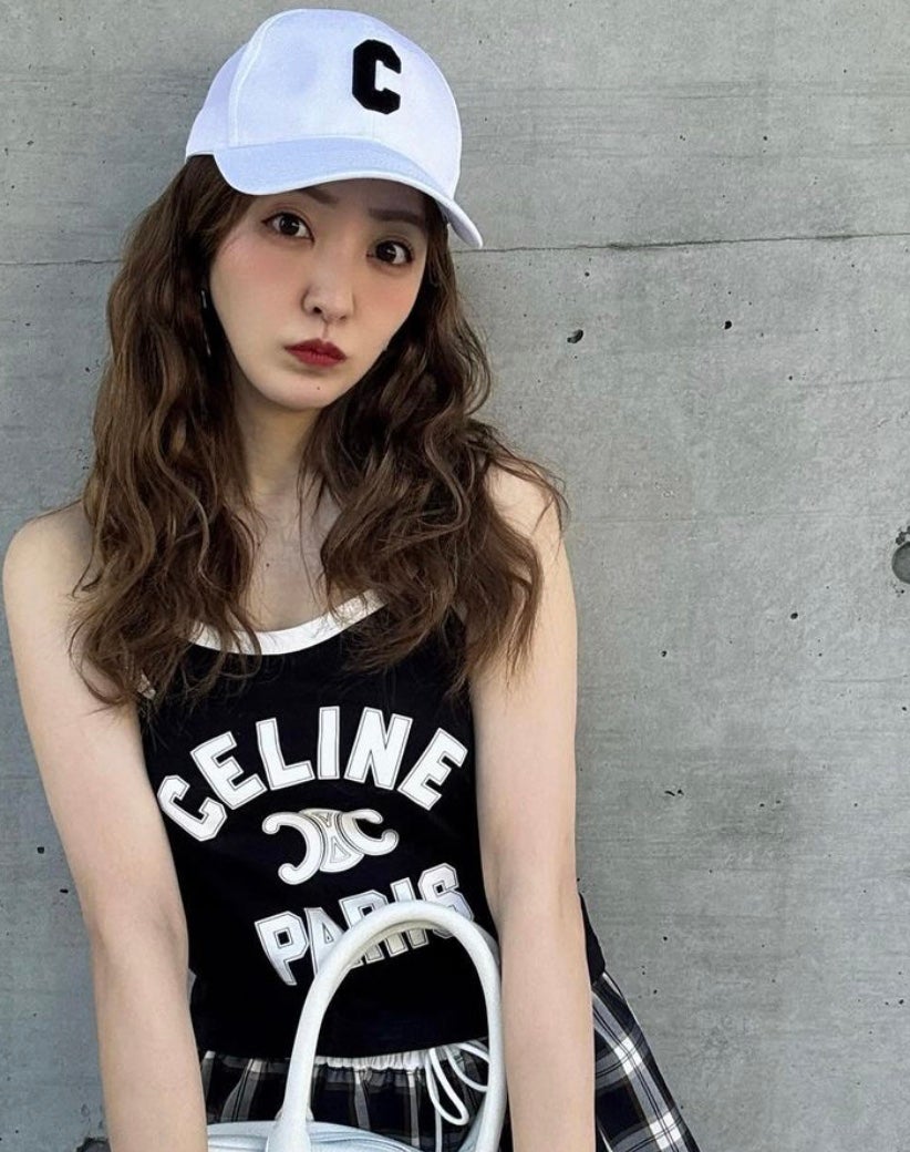 大人かわいいコーディネートを公開！