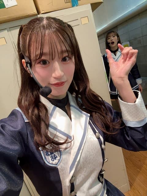 「小嶋花梨を捕まえた」NMB48 上西怜の仲良しユニークショットにファンほっこり