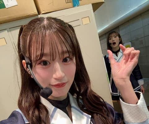 「小嶋花梨を捕まえた」NMB48 上西怜の仲良しユニークショットにファンほっこり