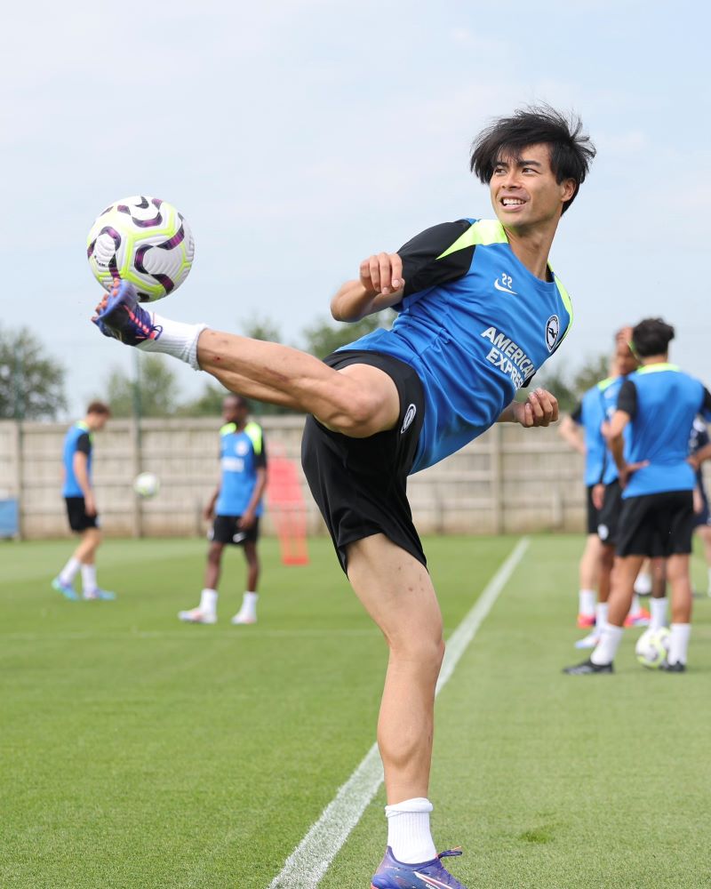 「まるでブルース・リー」三笘のアクロバティックなボールさばきが話題