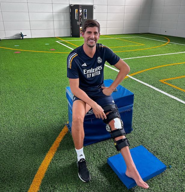 左膝靭帯断裂からの復帰を目指すクルトワ リハビリの様子を投稿⚽️