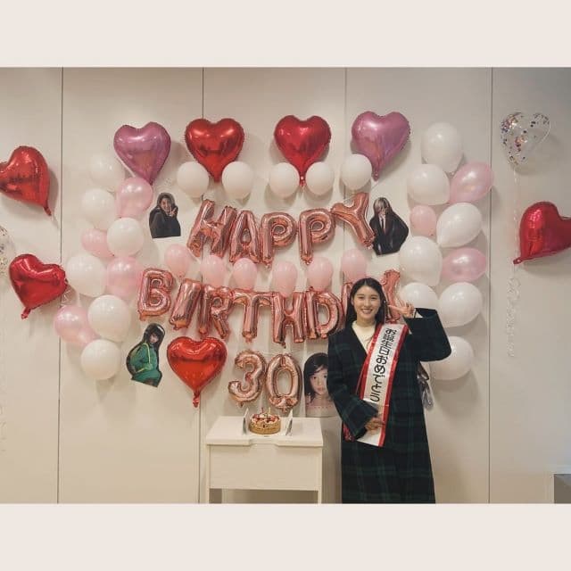 土屋太鳳、マネージャーから30歳の誕生日サプライズ！〇〇の形をしたケーキに感動する！