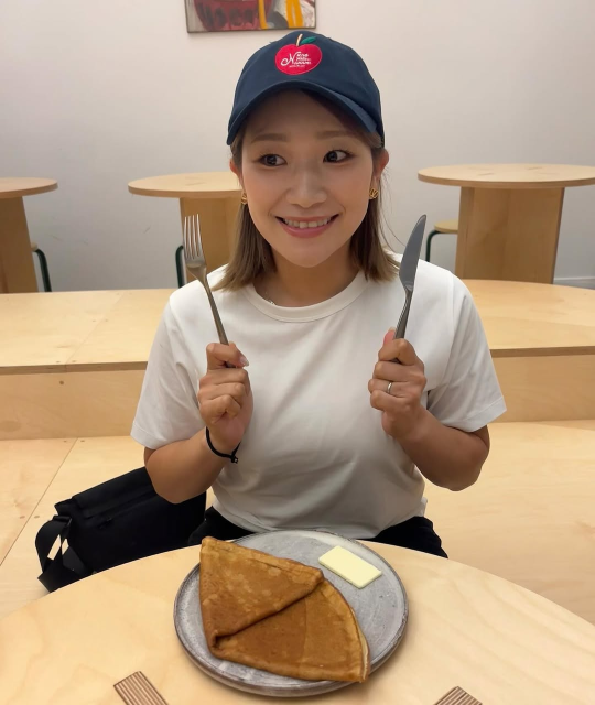 クレープ堪能スマイルが可愛すぎる！女子ゴルフ・安田彩乃、