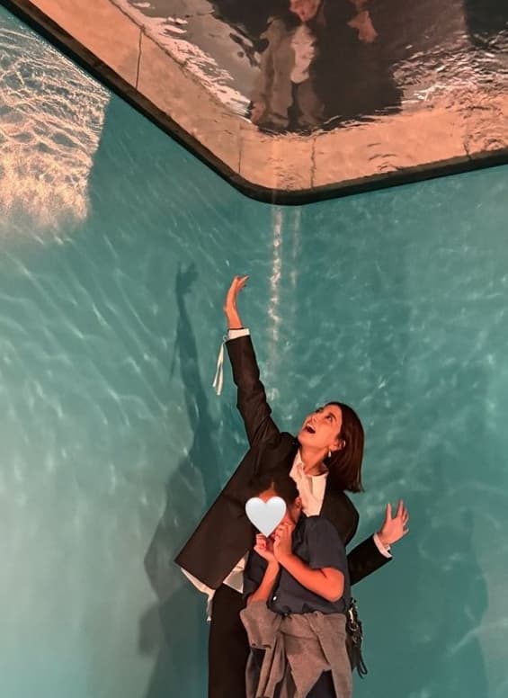 双子が楽しむなんて予想外！東原亜希が家族写真を公開！21世紀美術館で見つけた新しい発見