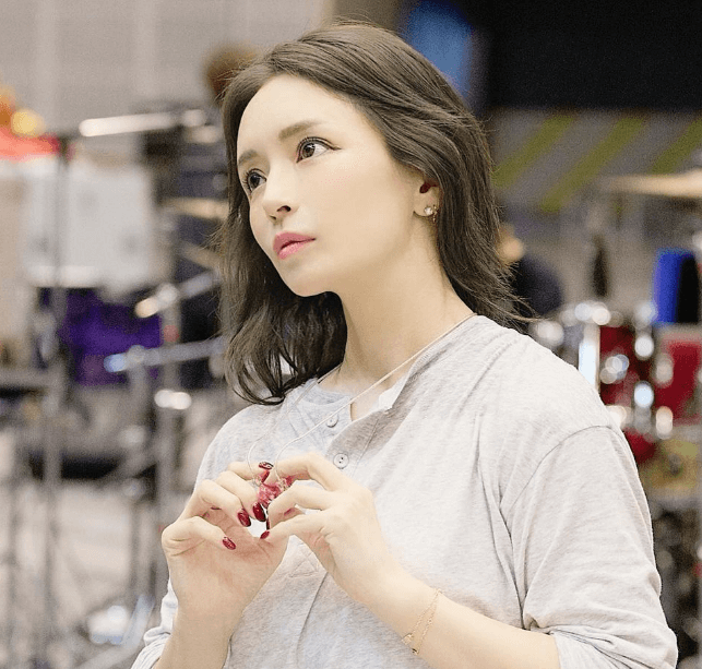 「I am ayu！」ディーバ浜崎あゆみ、18枚の大ボリュームフォトを披露しファン歓喜！「はぁ可愛すぎる」