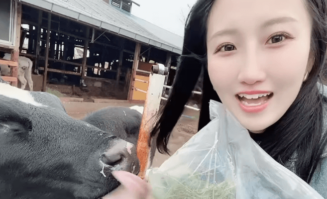 「髪の毛なめられちゃった！」美女ダーツプロ、匂いを嗅ぎたくて牧場にIN！ほっこりムービーにファンヒーリング状態