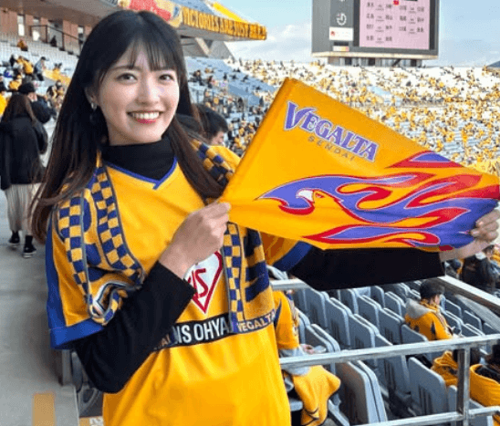 「ユニフォーム姿、可愛すぎる」人気アナウンサー、サッカー美女子モードで披露した”ユニ姿”！ベガルタファン歓喜「ソーセージデカい」