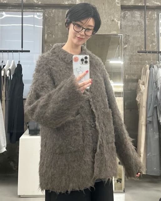 栗原恵 ニットカーディガン姿を披露「すくすく育ってますね👶」