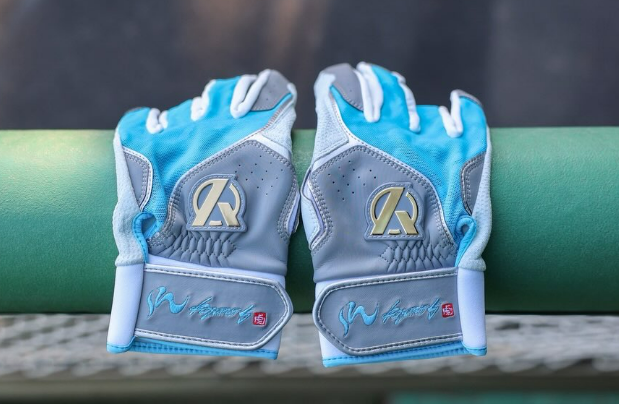 小園海斗、新たな相棒と迎えるシーズンに期待高まる