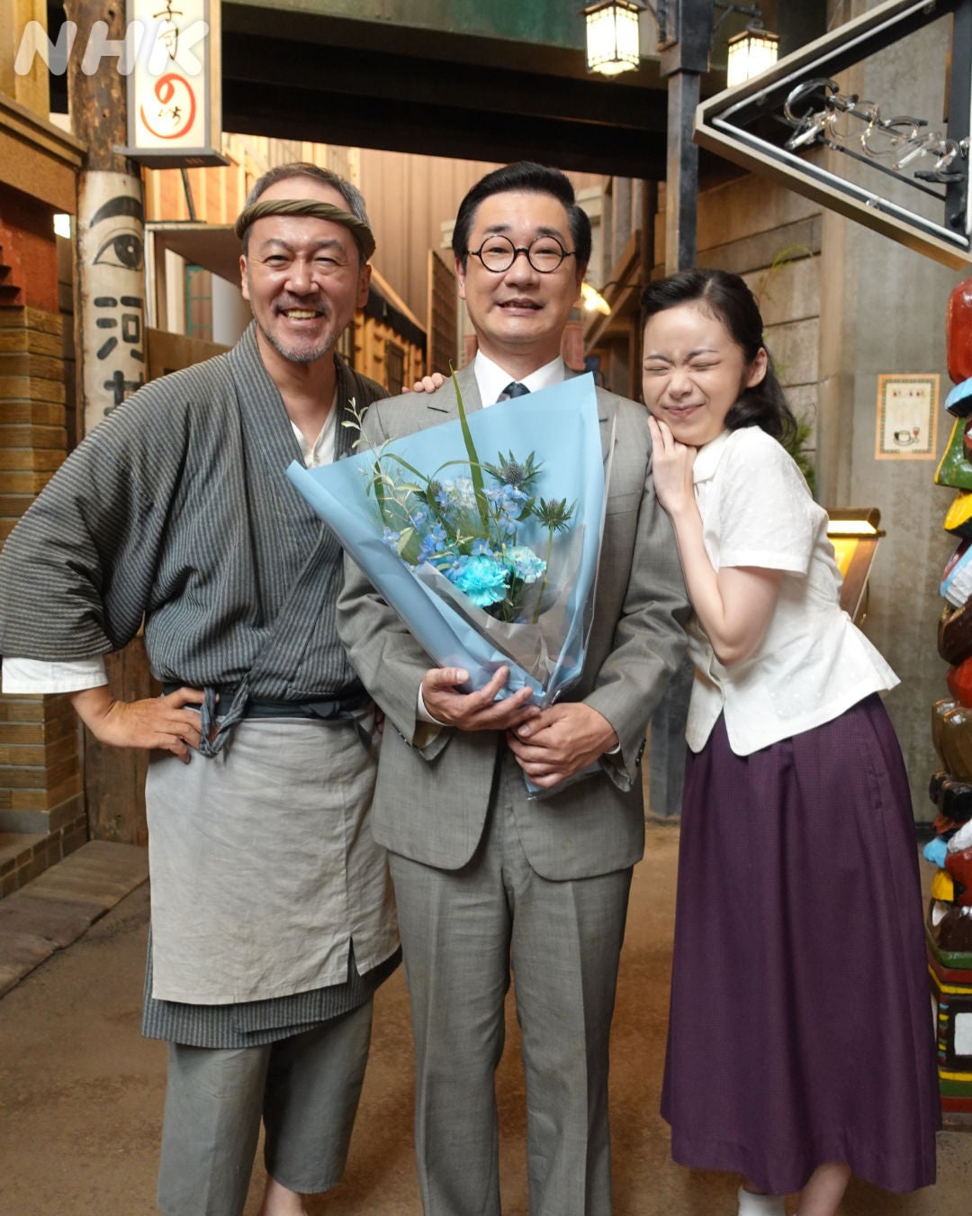 朝ドラ『ブギウギ』最終回を迎え、クランクアップ写真公開「大きな愛を注いでくださいました」