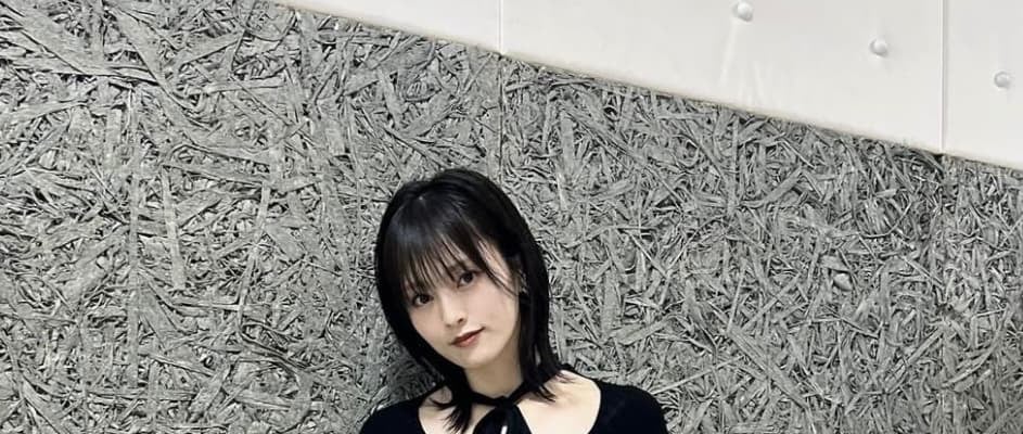 山本彩、私服ショットにファンうっとり♡「かっこいい！！足横空いてるの？」