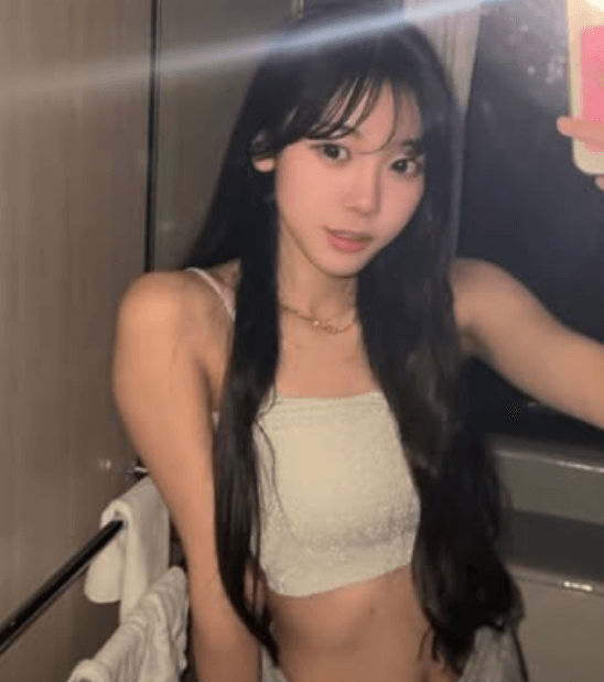 「まじ可愛いて！」JK美女eスポーツゲーマー、ルーム内の自撮り・美ショットにファン夢中「大人っぽい」