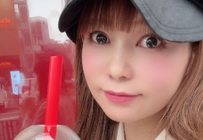 中川翔子、ゴンチャ片手に満面の笑み　美容アイテムもゲットで「いつまでも頑張りたい！」