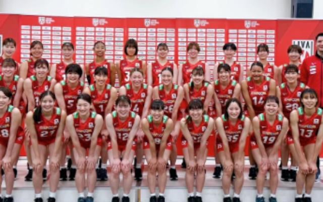 狩野舞子、女子日本代表の新体制を応援──「フェロ」との再会に笑顔