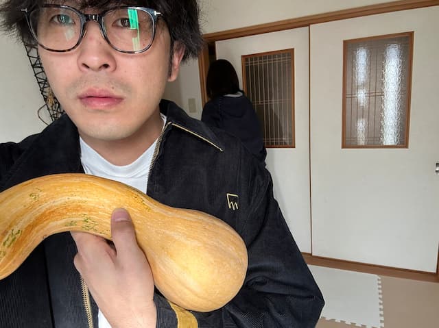 9番街レトロ・なかむらが母親から渡された物とは！？「『これ食べぇ〜』 って渡してきたけどなにこれ」