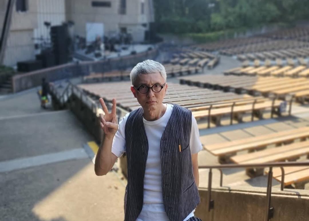 松重豊、日比谷野音での出演前ショットを公開　ZAZEN BOYS公演に参加