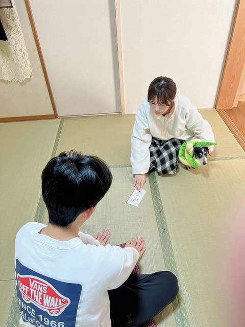 「素敵なお姉ちゃん」大人気美人インフルエンサー”なえなの”が弟にお年玉！